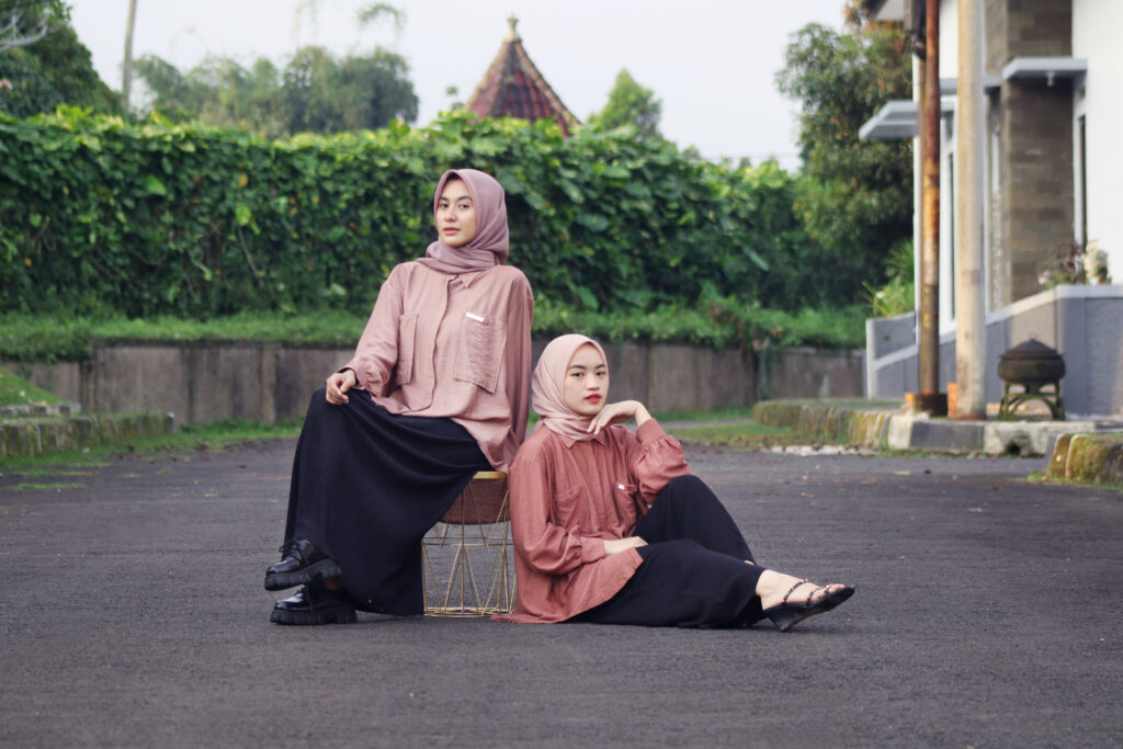 Baju Blouse Wanita Hijab-Friendly: Pilihan Tepat untuk Muslimah