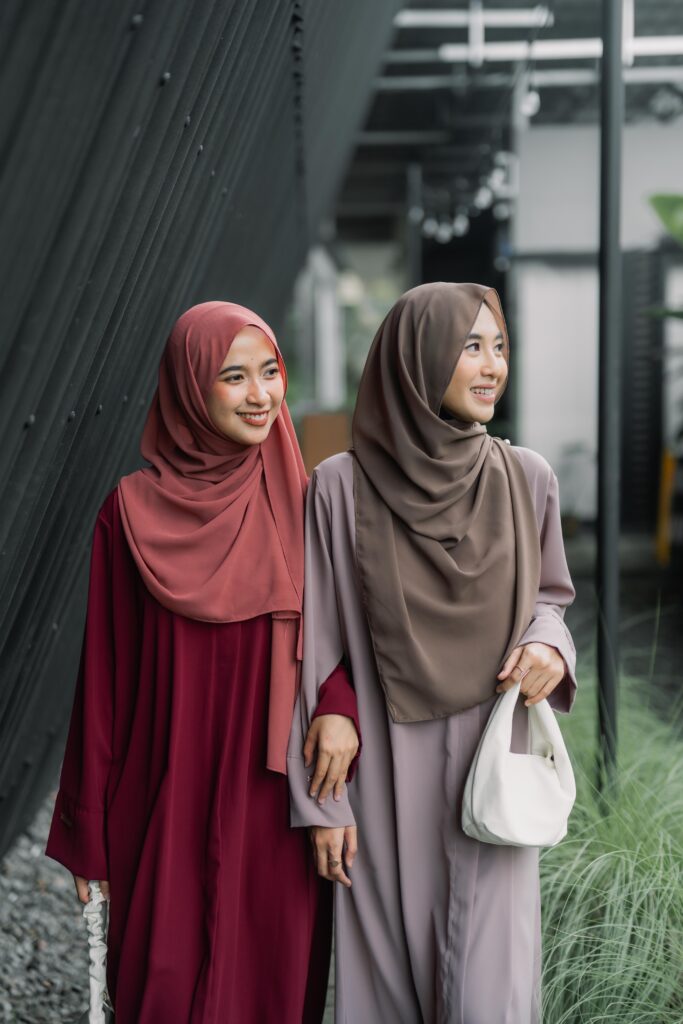 Tampil Chic dengan Gamis Simple Kekinian