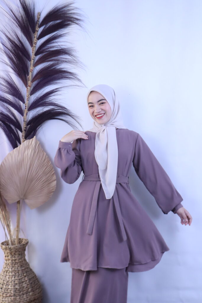 Inspirasi Gamis Bridesmaid untuk Tampil Serasi di Pernikahan