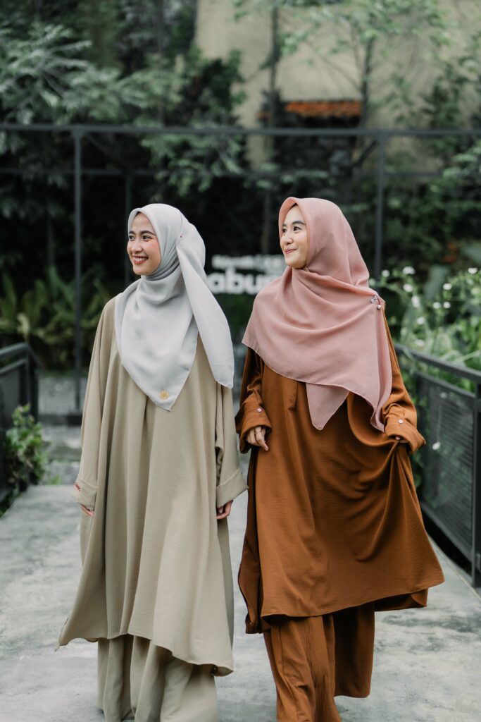 Model Tunik Polos Elegan: Pilihan Tampil Modern dan Sederhana